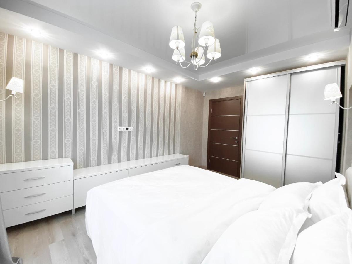 2-Bedroom Apartment Most City Area, Ekaterynoslav Square Dnipro Esterno foto